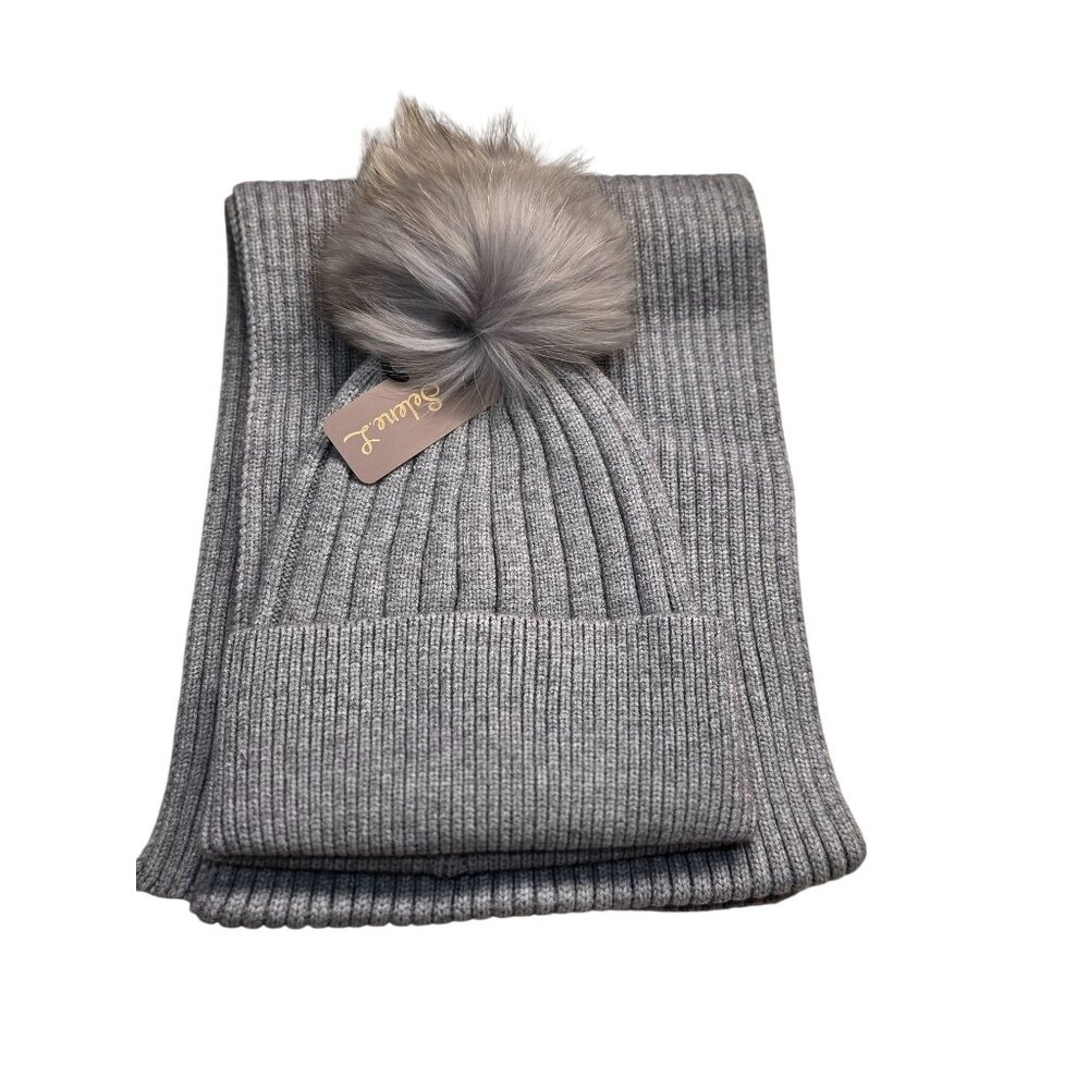 Chunky Knit Gray Winter Scarf With Faux Fur Trim & Ribbed Texture